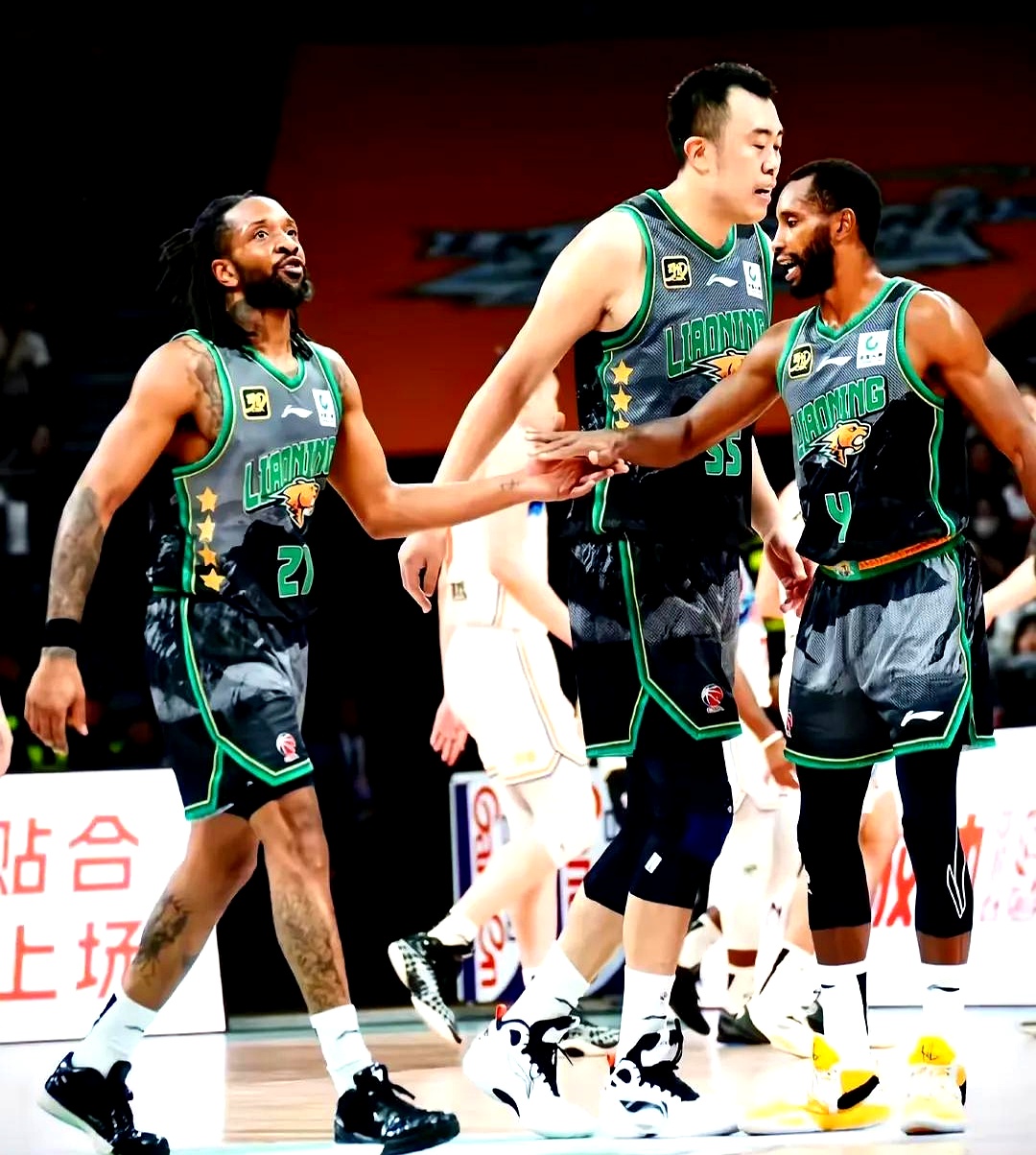 广东男篮客胜辽宁，保持榜首位置的简单介绍