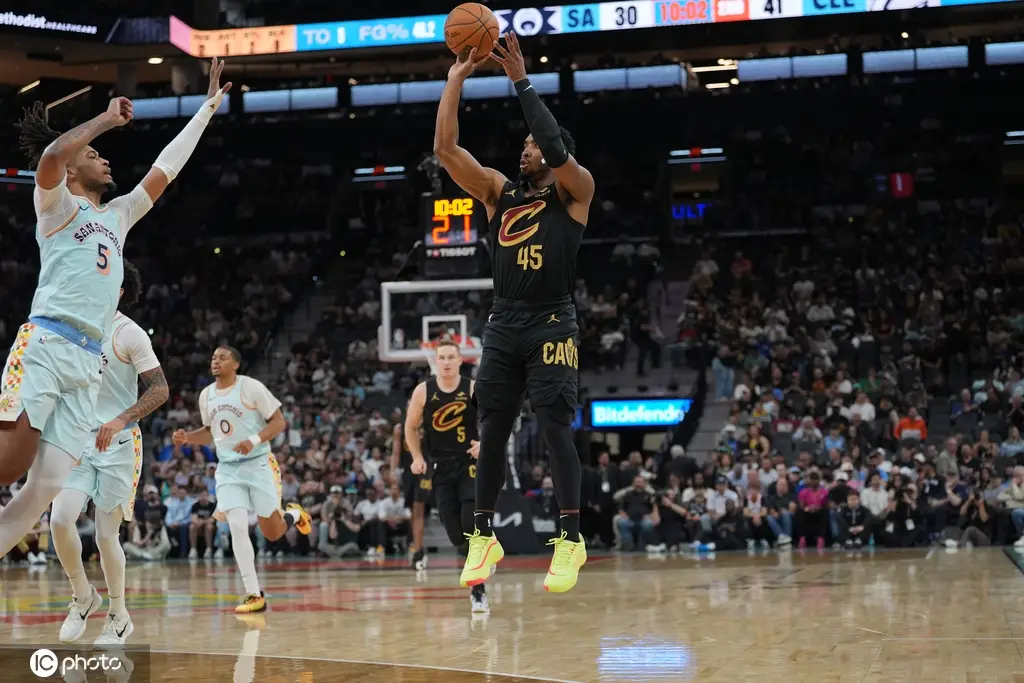 关于凯尔特人绝杀巴西男篮，布克一己之力扛起全队的信息