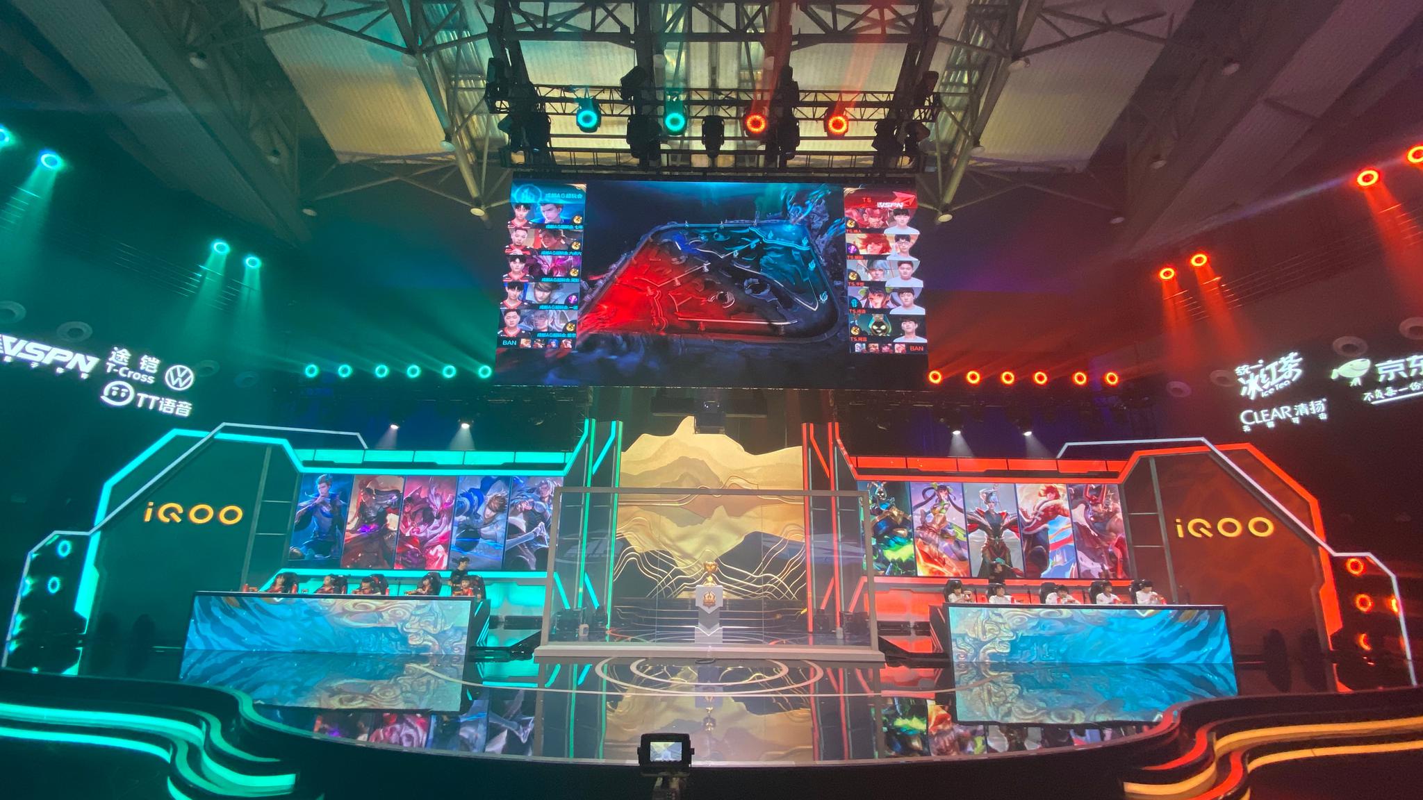 包含世界赛舞台，比分分析代表国家出征荣耀的词条