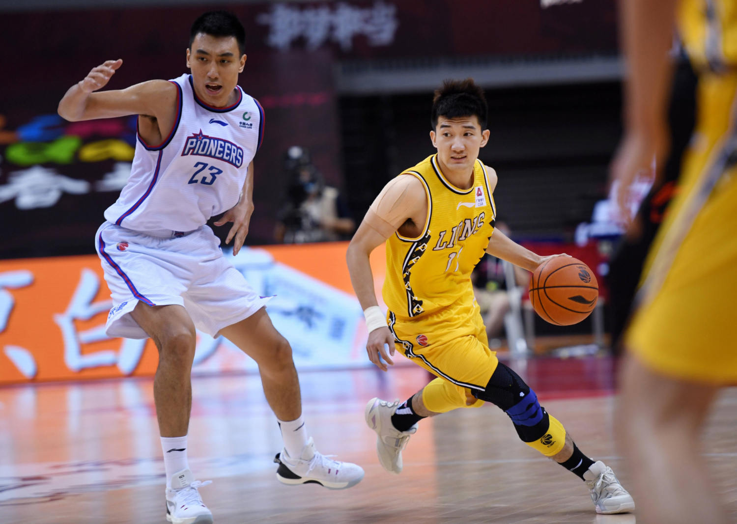 开云体育-上海队横扫太阳，孙铭徽点燃赛场