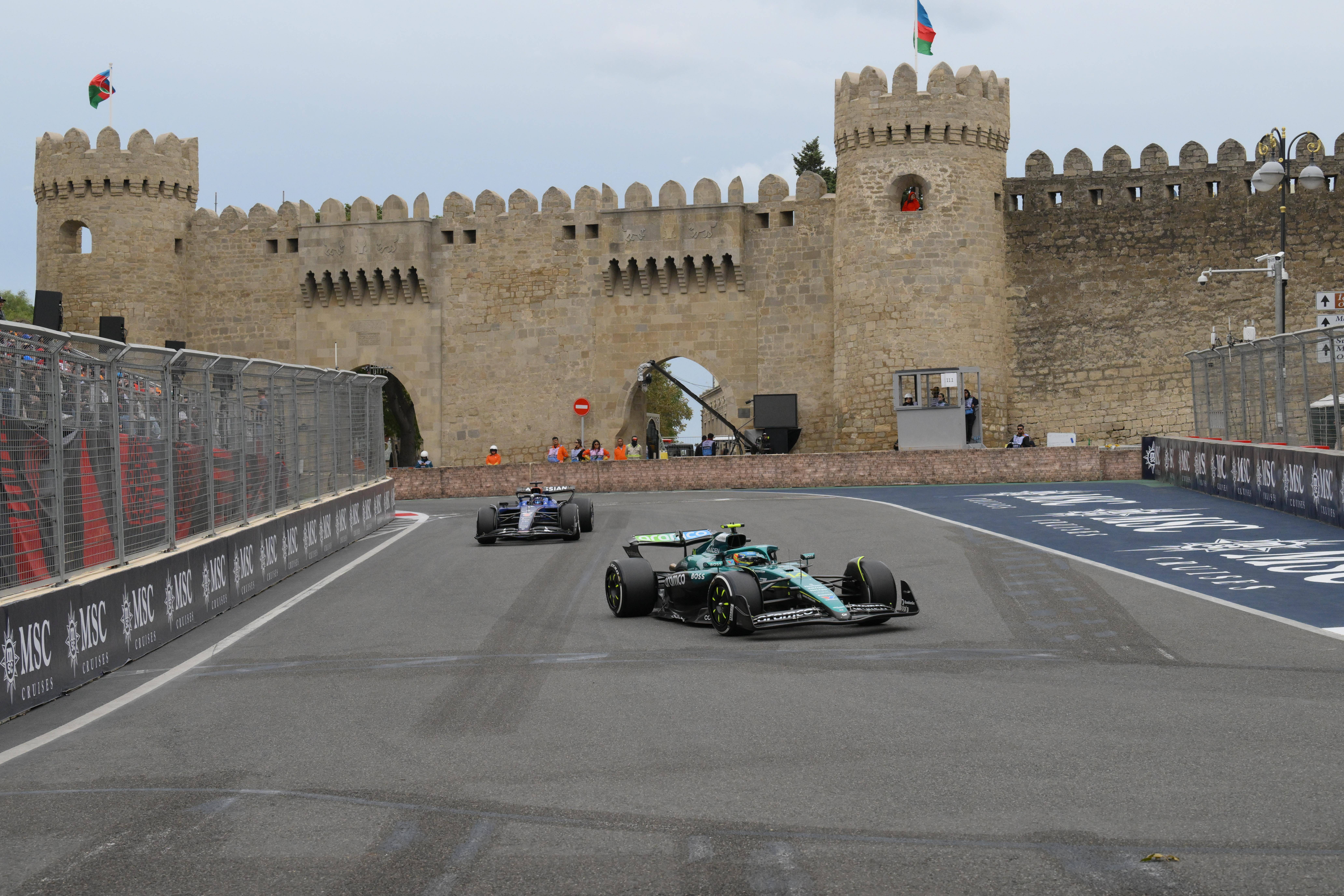 红牛车队轻取阿斯顿马丁,塞恩斯刷新纪录 红牛车队轻取阿斯顿马丁,塞恩斯刷新纪录