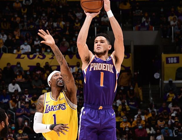 青岛队逆转湖人,布克点燃赛场 青岛队逆转湖人,布克点燃赛场