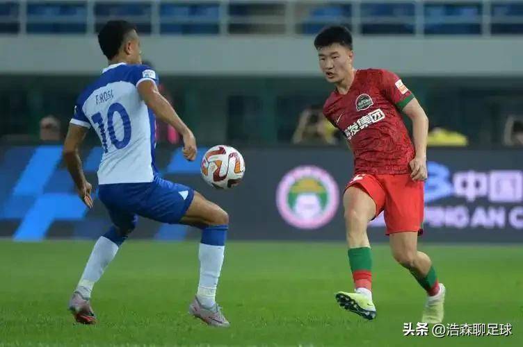 开云体育在线-中超球员比赛状态神勇，堪称球场佼佼者