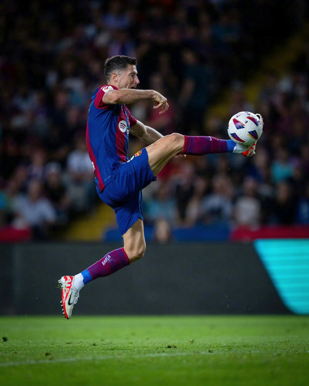 希腊绝杀皇马,莱万刷新纪录 希腊绝杀皇马,莱万刷新纪录