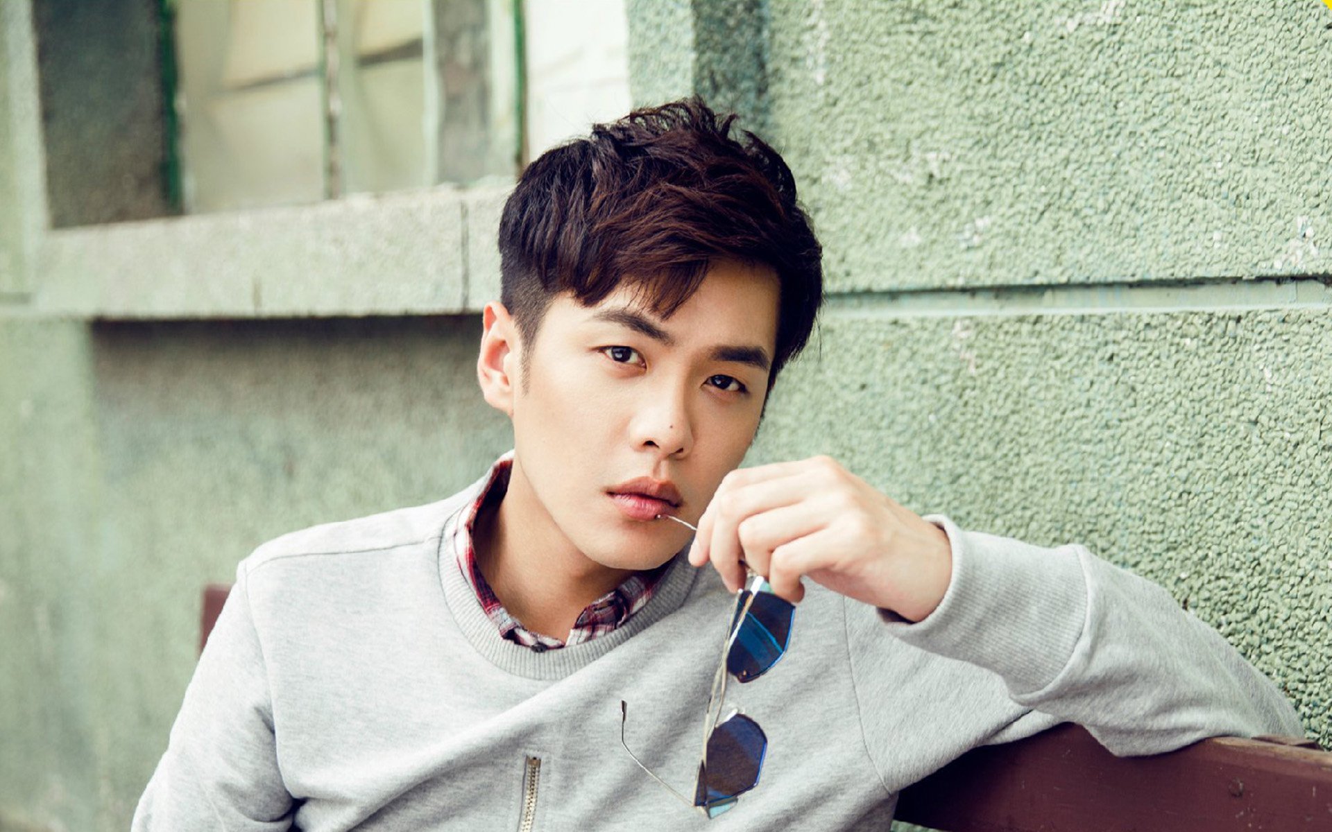 开云体育平台APP-光影对决，当闪电撕碎钢铁城墙